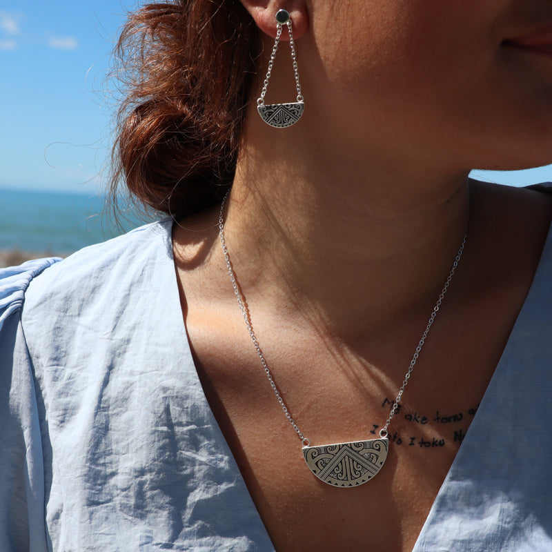 Maunga-nui Breastplate Necklace