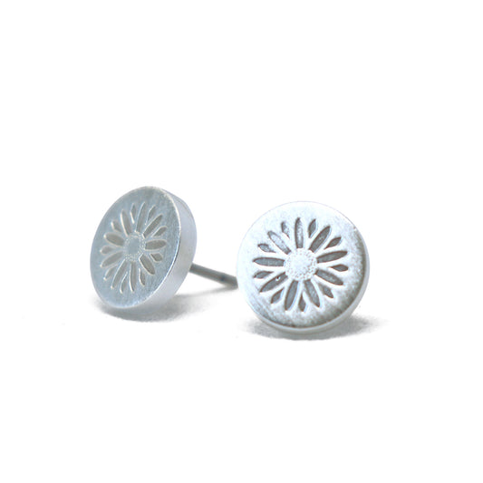 Keke Silver mountain daisy flower etched silver stud earrings NZ 