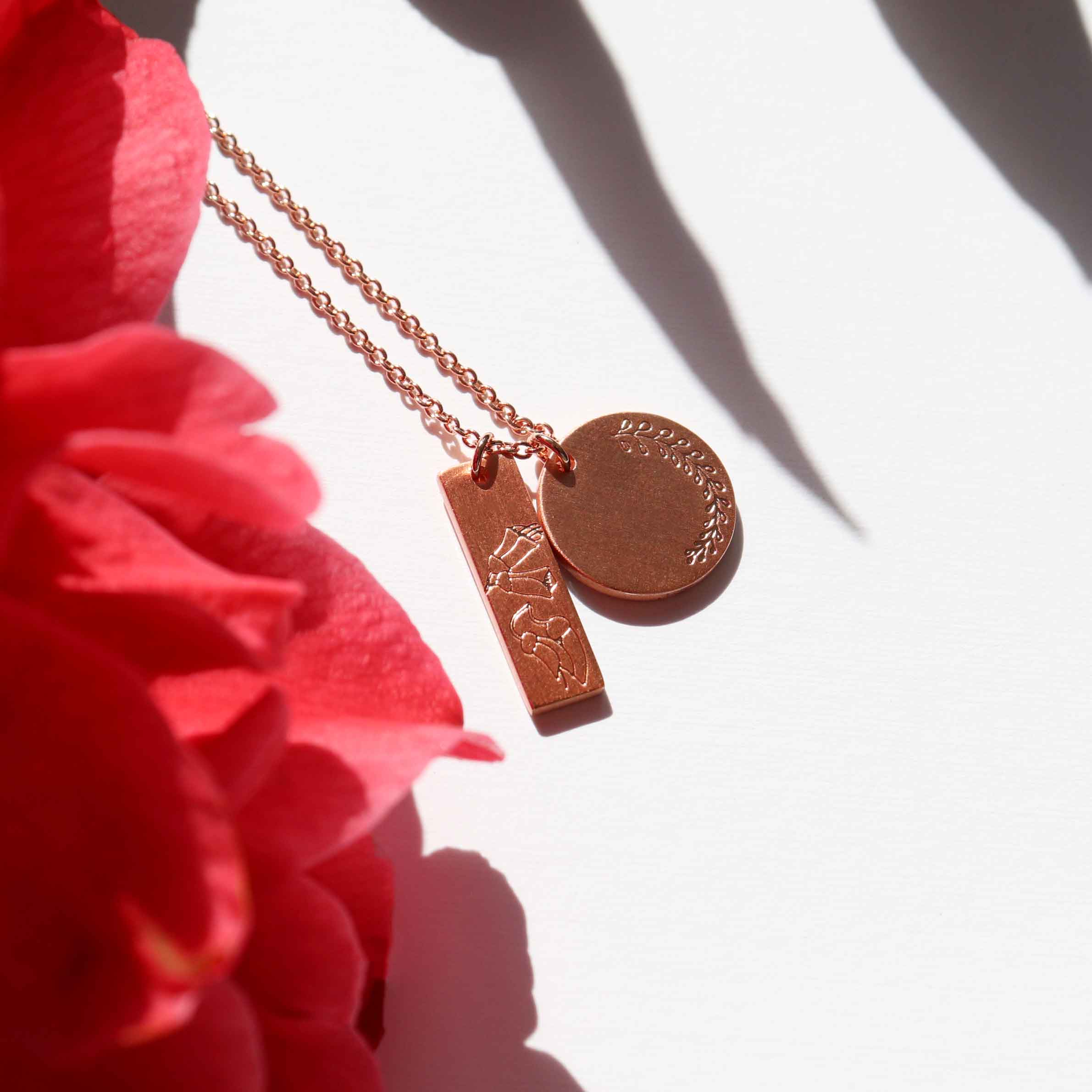 韓国人気【MONDAY EDITION】tiny pebble long necklace☆追跡付 韓国発【MONDAY EDITION】Pounding heart necklace☆追跡付