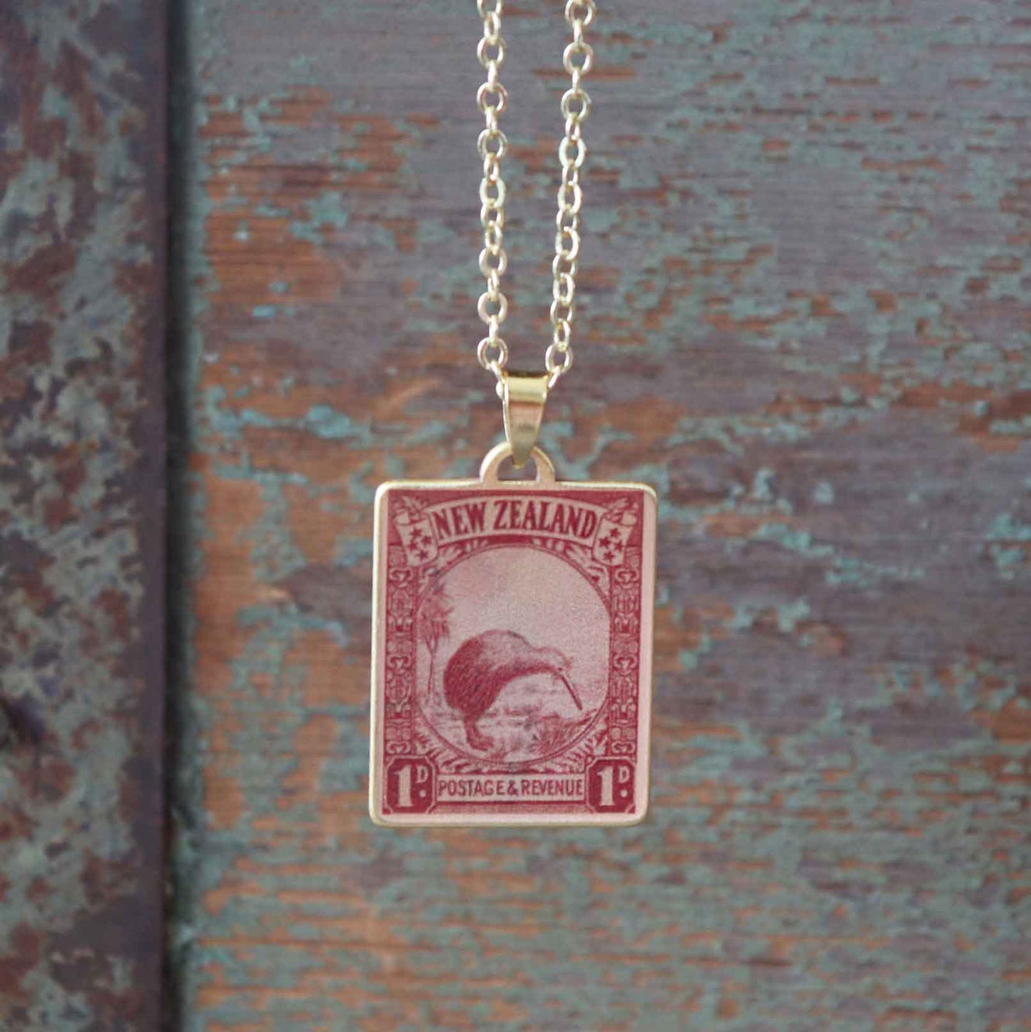 Kiwi – 1935 Pictorial Stamp Necklace