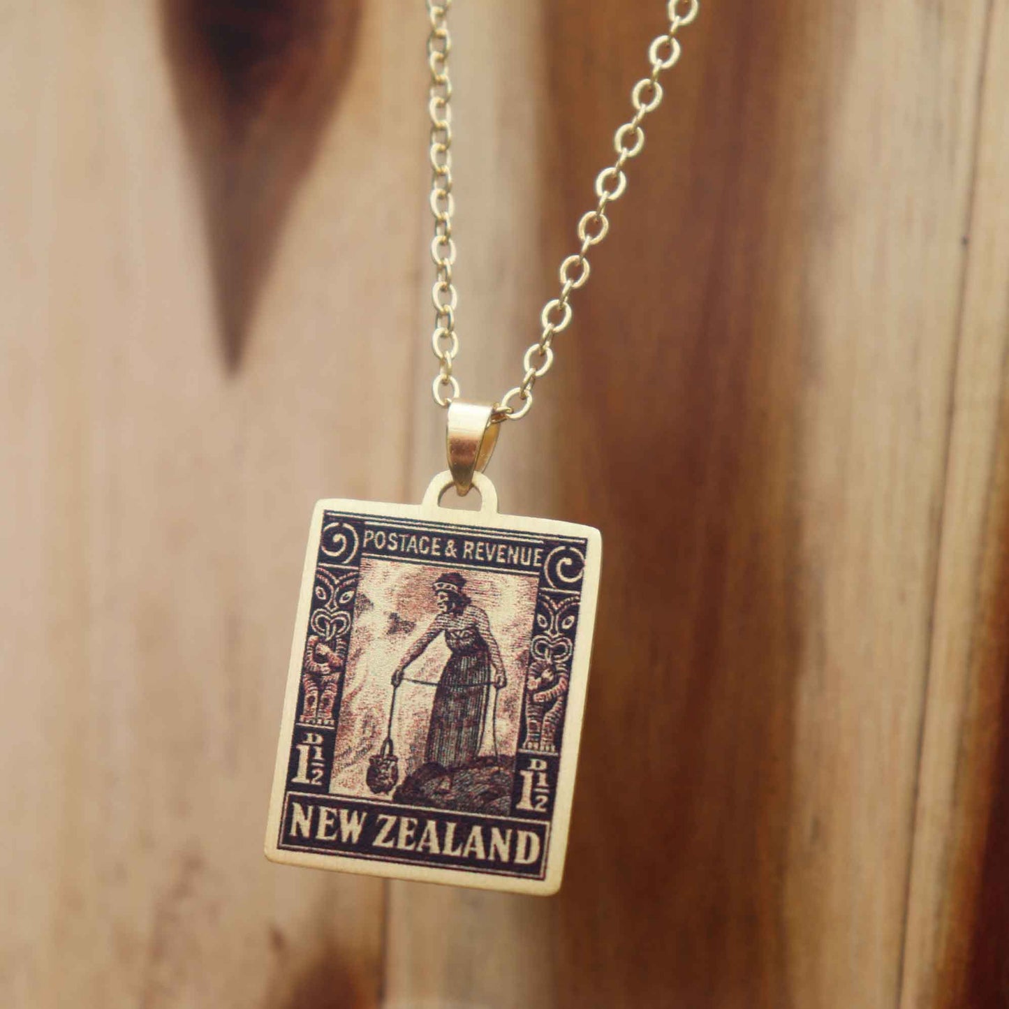 Wahine Tunu Kai– 1935 Pictorial Stamp Necklace